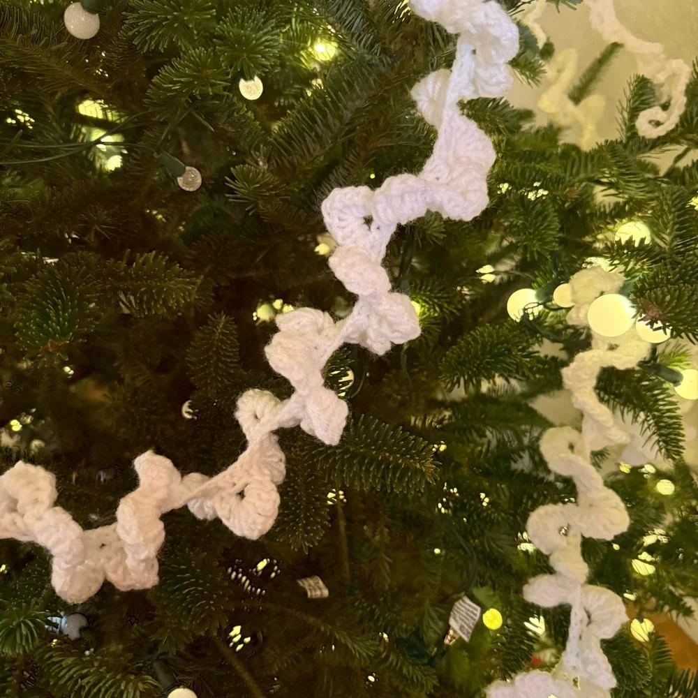 Handmade crochet 🧶 white garland
